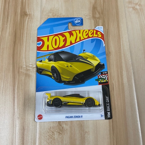 HOT WHEELS PAGANI LOT (3 PC) - Picture 3 of 4